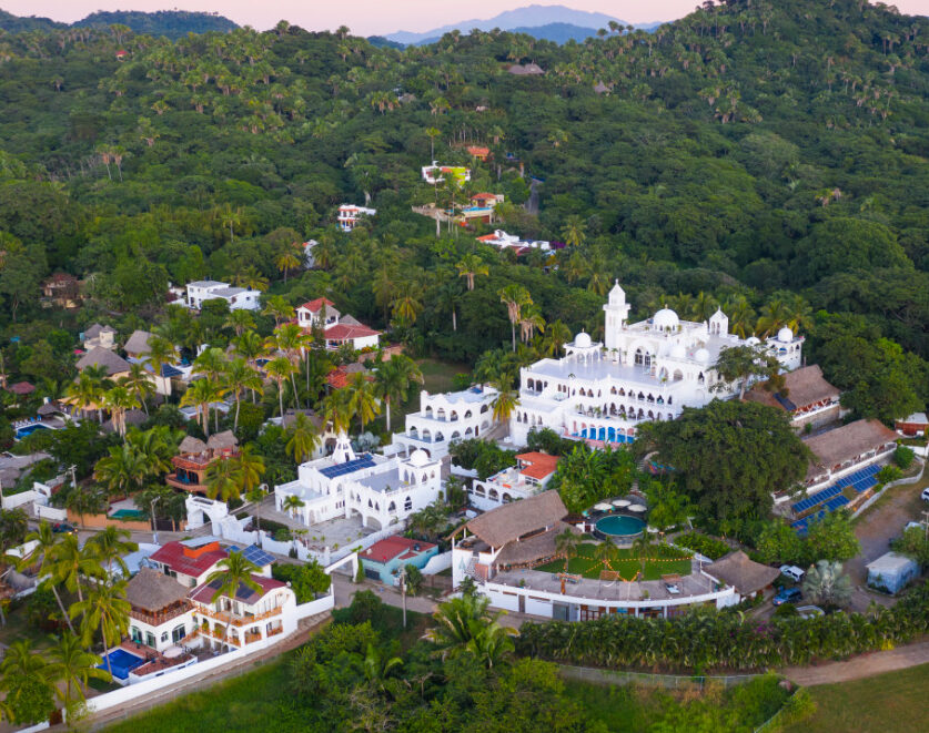 Large, private property in Nuevo Nayarit